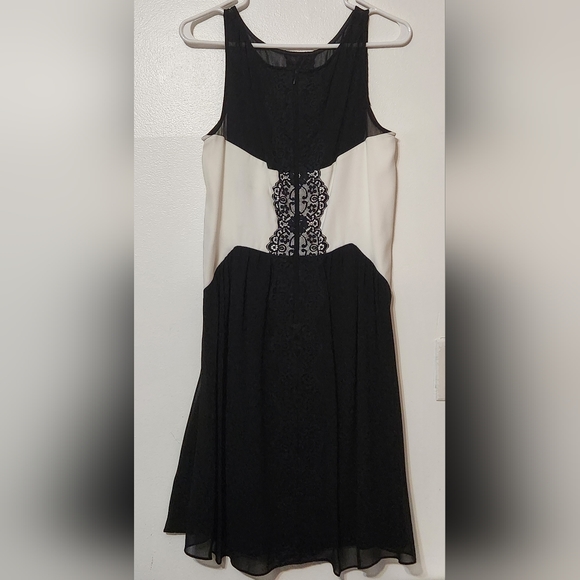 Vince Camuto size L dress - Picture 2 of 3